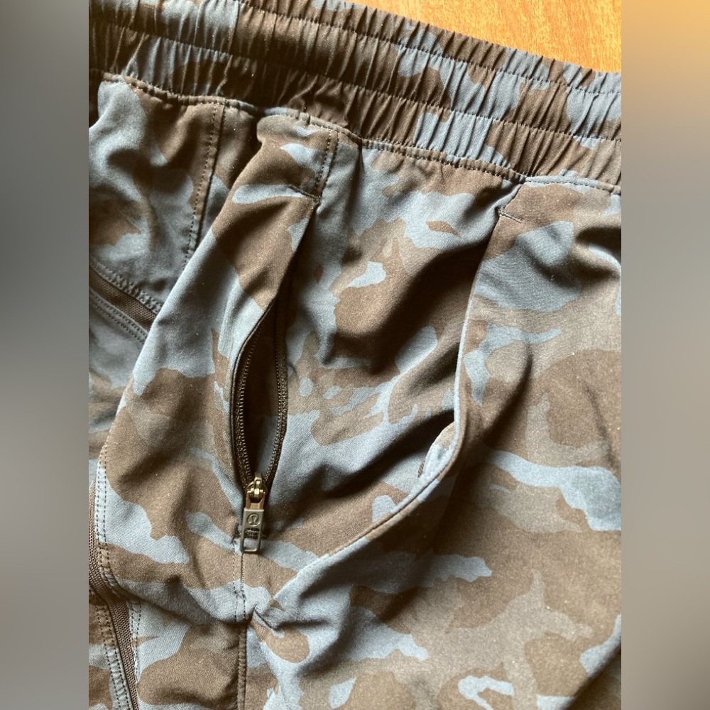 Lululemon Blue Camo Mens Medium T.H.E Shorts 9” Inseam Linerless Performance - Picture 9 of 10